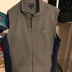 Men’s small vineyard vines vest